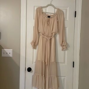 Beautiful lined tiered maxi dress.
